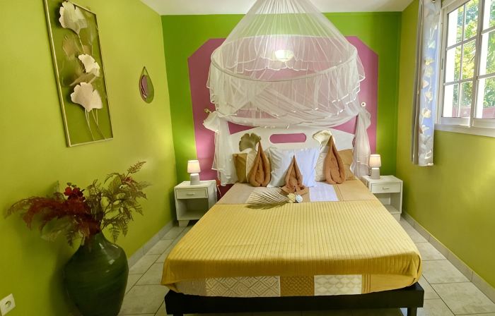 Comfortable Vacation rental—-Minute Walk to the beach—parking—pool—cocktail Reception