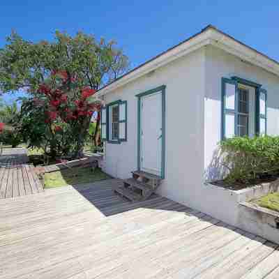 Petite Hillside Cottage on Private Estate w/Pool Hotel Exterior