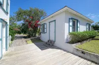Petite Hillside Cottage on Private Estate w/Pool - 民泊