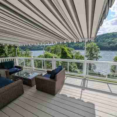 Candlewood Lake - Family Getaway with direct lake access. 3775 sqft home. Others