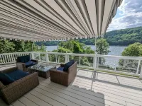 Candlewood Lake - Family Getaway with direct lake access. 3775 sqft home. - พร้อมWifi