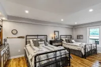 Lake House Retreat on Beautiful Canandaigua Lake Sleeps 12 - Country Houses