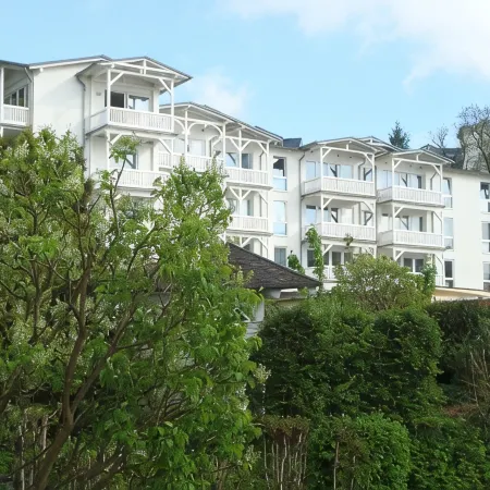 Close to the beach and with sea views, apartment in a quiet, central location