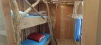 Cabane sur Pilotis au Bord de L'eau