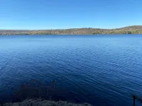 Cozy, modern cottage lots of space, perfect waterfront for swimming / water fun!