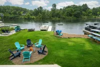Anchors Away: Modern Irish Hills Lakefront w/ Beach, Dock, Kayaks, Cornhole