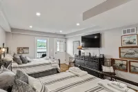 Lake House Retreat on Beautiful Canandaigua Lake Sleeps 12 - Country Houses