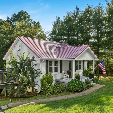 Newly Renovated Charming Little Leiper's Cottage