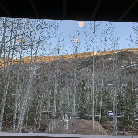 New Renovation 4 Bed - Walk to Gondola - Mountain Views - Ski Locker Included