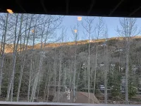 New Renovation 4 Bed - Walk to Gondola - Mountain Views - Ski Locker Included - con vistas a la montaña