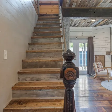 Old Maine style w/ modern amenities - dog friendly