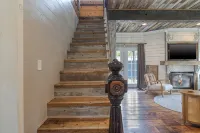 Old Maine style w/ modern amenities - dog friendly