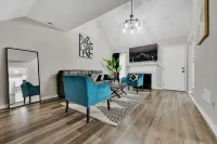 Plush Two Bedroom Retreat. A Home Away From Home! - 4 tähden