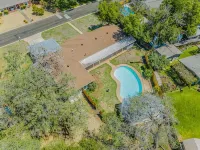Belle of Belton-Spacious/Central Location/Pool/Hot Tub/Game Room w/ Pool Table - Pools