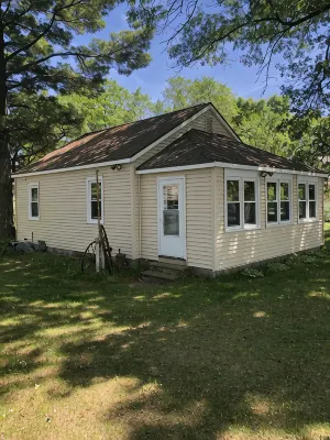 Steps from the Sand: Idyllic Beachfront Rental in Door County - Country Houses