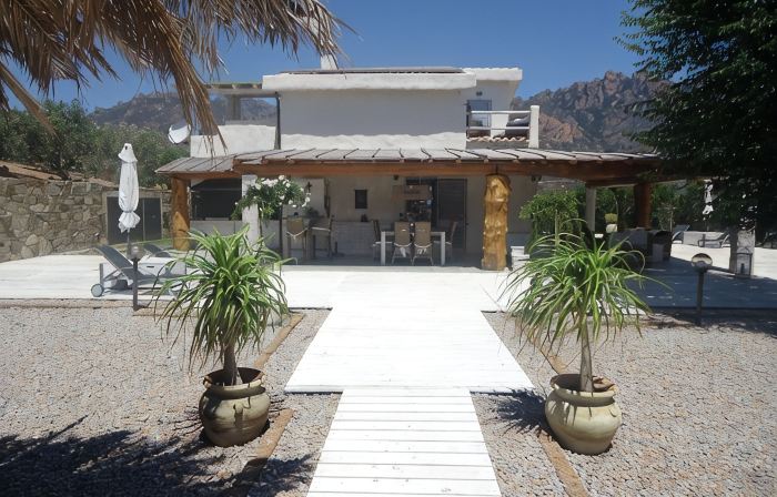 Exceptional 240-m² villa for 9 people direct access to the beach, swimming pool