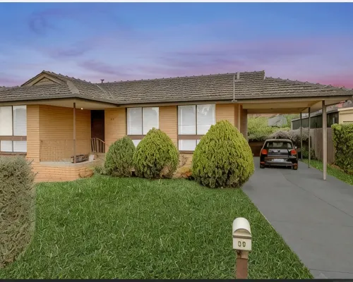 Charming 3-Bedroom Holiday Home Near Werribee Park Hotels in Werribee
