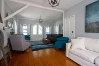 The Legacy House: Walk to Inkwell Beach + Historic Charm, Modern Comfort - 발코니