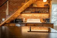 Historic Carriage House in Jefferson City Near Capitol & Old Penitentiary