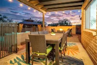Desert Skies - Beautiful private Tucson home with great mountain views &  pool