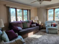 Snowmobile, UTV trails, Fishing in a charming 3-bedroom house in Republic
