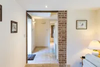 Secluded,  warm & cosy cottage - rural but  10 mins easy walk of shop/pubs. - Wifi