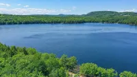 Hidden Gem! Large 3BR Condo, minutes to Pleasant Mtn! 40 Minutes to Sunday River - Wi-Fi