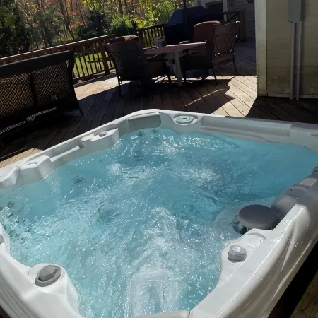 Charming Mountain Retreat Lg Mod/Kit on Stream/Fire-pit/Hot Tub