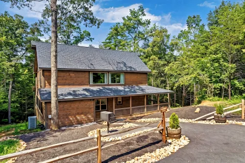 Your Smoky Mountain Escape: Hot Tub, Fireplace & More - مسبح خاص