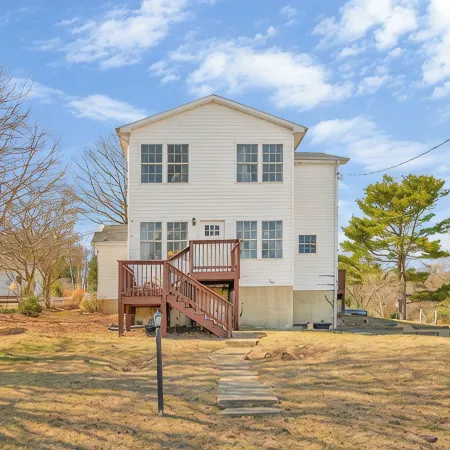 Kick back and enjoy the Chesapeake & this 3-bedroom, relaxing, stylish space.