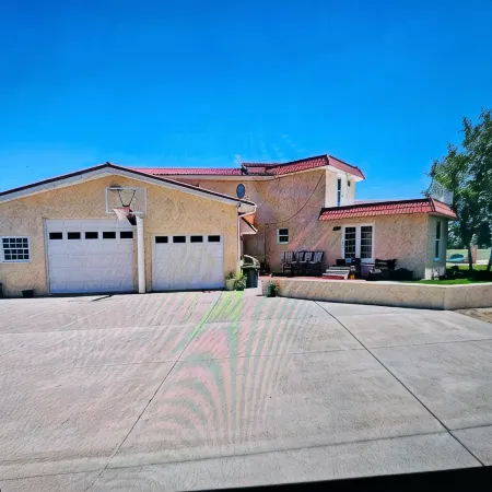 Experience Scottsbluff charm in our spacious 4-bedroom retreat