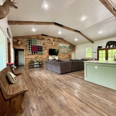 55 Acre Waterfront Retreat ~Hot Tub~Swim ~Fish ~Kayak ~Hike ~1 Acre Spring Pond~