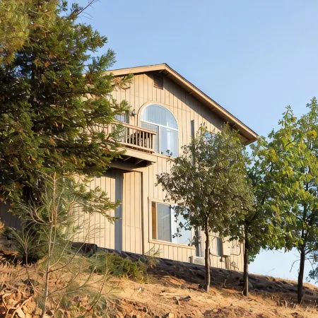 Shasta Lake Beautiful House w/ Hot Tub, BBQ, Ping Pong & Foosball Table