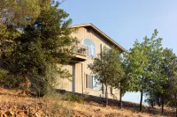 Shasta Lake Beautiful House w/ Hot Tub, BBQ, Ping Pong & Foosball Table - 4-Star