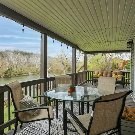 Riverfront! Shenandoah River! Sleeps 4! New Hot Tub
