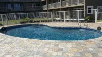 Amazing views from this ground floor, corner unit steps from the beach! - 泳池