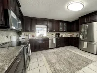 Spacious 3/3 Apt w/Hot Tub/75in TV/Mac Computer - Apartments