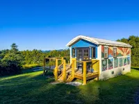 Tiny, charming mountaintop cottage with large firepit, deck and amazing views