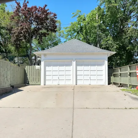 Clean 1st floor 4 bedroom Near Downtown [1-4]