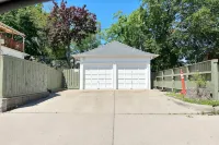 Clean 1st floor 4 bedroom Near Downtown [1-4]