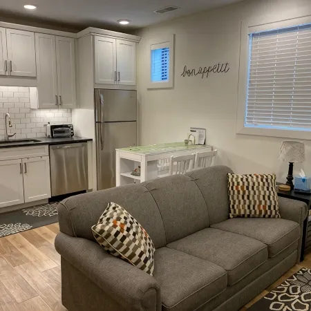 Adorable Modern 1-Bedroom Condo in Downtown Traverse City W/Parking