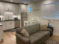 Adorable Modern 1-Bedroom Condo in Downtown Traverse City W/Parking - ห้องครัว