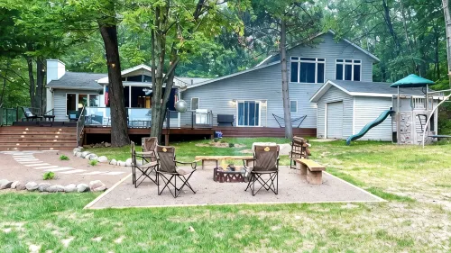 Lakefront Luxury Cabin- Dock, Hot Tub, Firepit, Kayaks, Game Room, Bunk Room