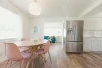 Boutique Largo Bungalow: Just mins to Gulf beaches! Beach gear provided!
