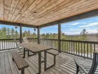 Escape to the Clouds: The Berry Barn Awaits You! Hotele w: Pine Swamp