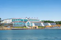 Stenungsbaden Yacht Club - parking