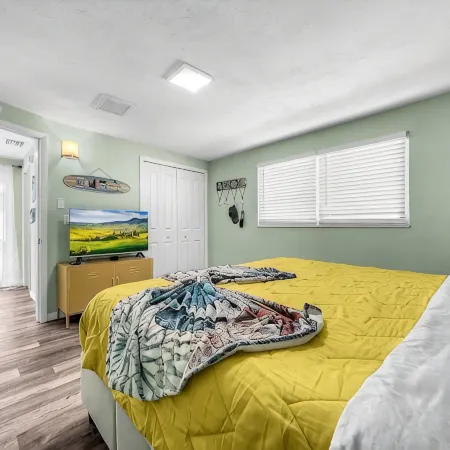 Newly renovated  Cozy Beach Cottage A1/2 of a duplex, 3min walk to beach Hotels in Holmes Beach