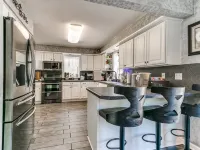 Spacious 5-bedroom house in enchanting Ames with Wi-Fi, Close to the Action!!