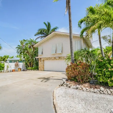 Our Waterfront Home Is All Ready Just for You!Vrc16-000016