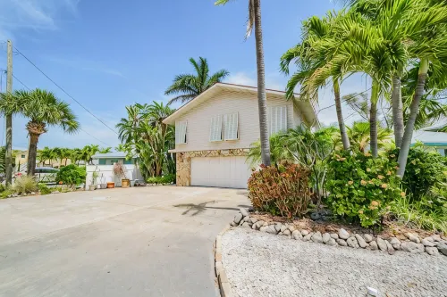 Our Waterfront Home Is All Ready Just for You!Vrc16-000016